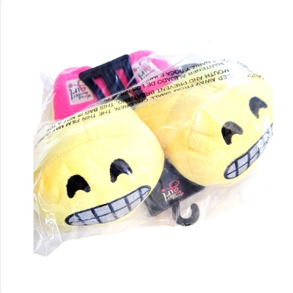 Kids emoji Olivia Miller cartoon slippers size large nwt - Picture 2 of 7